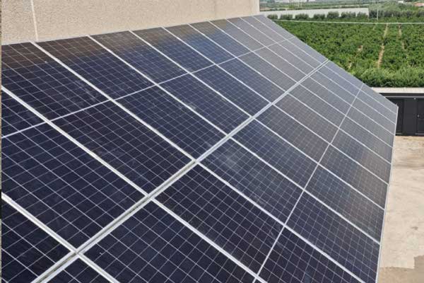 Impianto fotovoltaico su struttura frangisole a Massafra